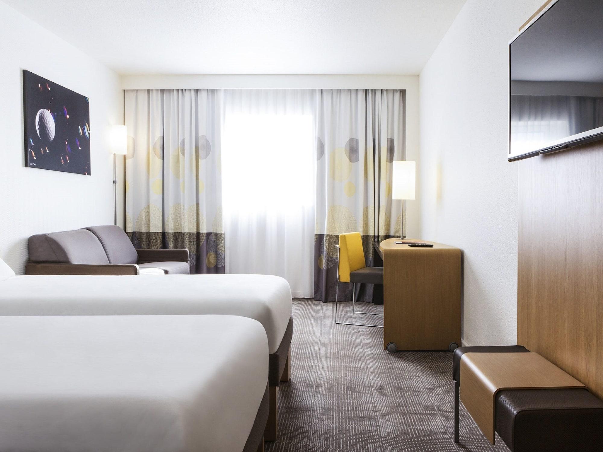Novotel Saint-Quentin En Yvelines Magny-les-Hameaux Exterior foto