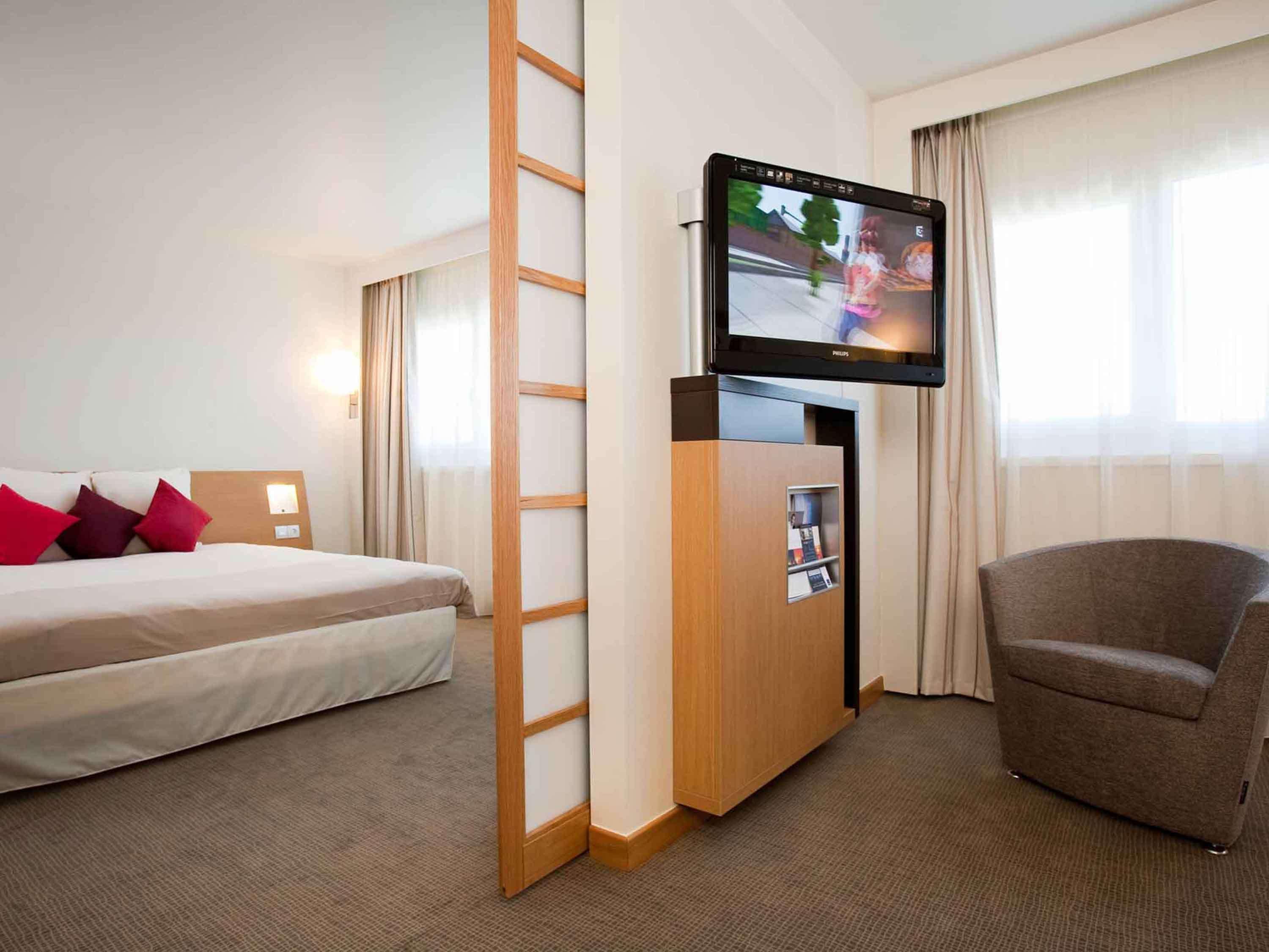 Novotel Saint-Quentin En Yvelines Magny-les-Hameaux Exterior foto